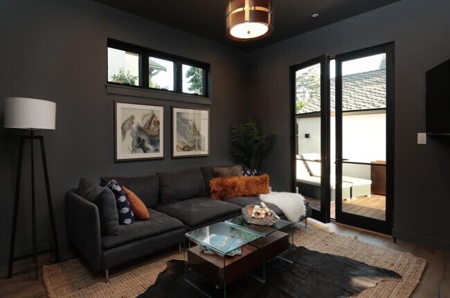 Building Photo - 924 Willow Glen Way