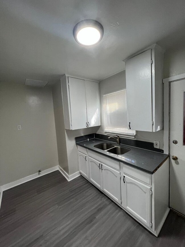 Photo - 10965 South Figueroa Street Apartment