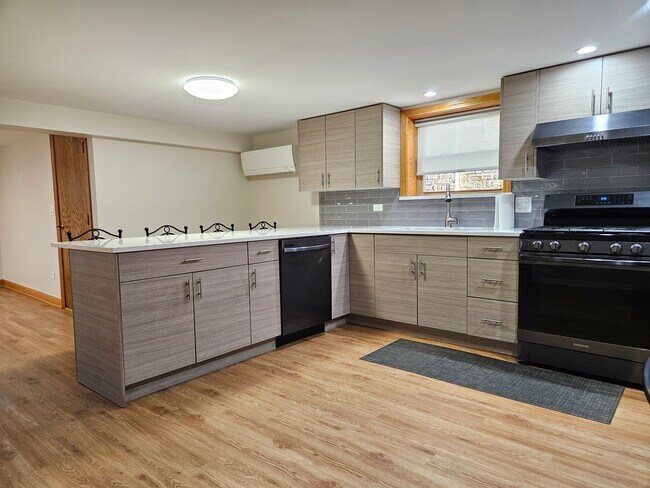 Foto del edificio - 6509 Sunnyside Ave