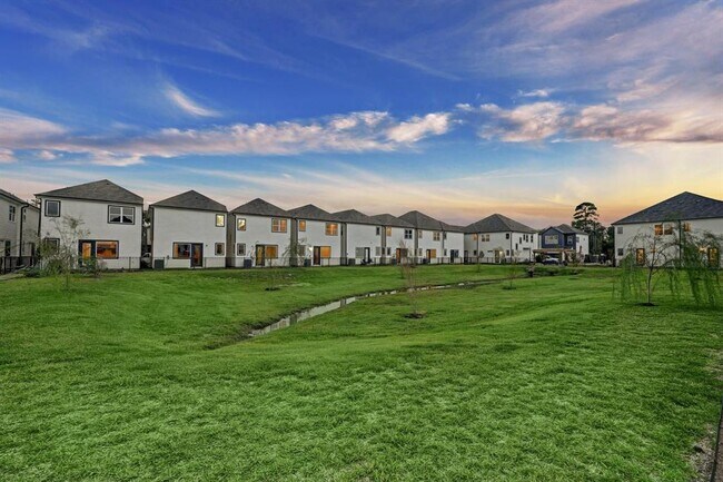 Foto del edificio - 5910 Haring Ln