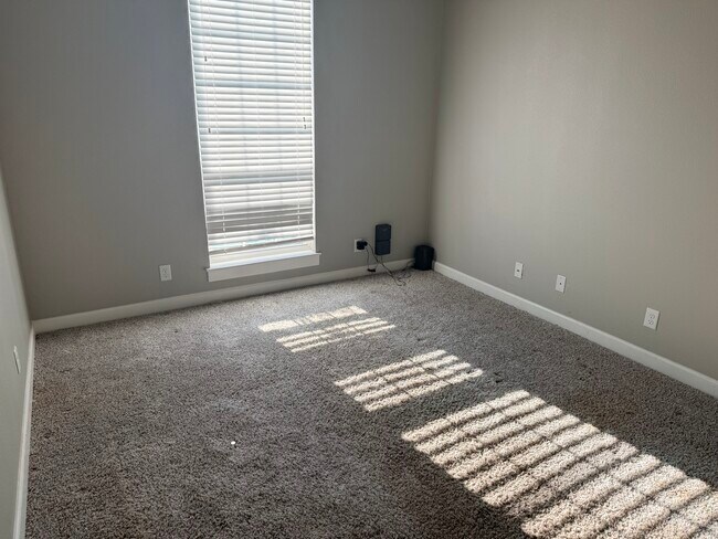 Foto del edificio - 2502 Meadow Lark Dr
