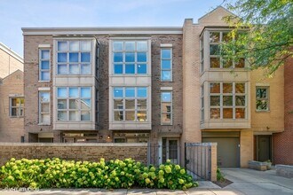 Building Photo - 2335 N Wayne Ave