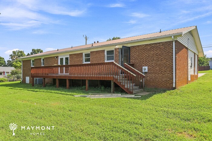 Foto del edificio - 1404 Cedar Dr
