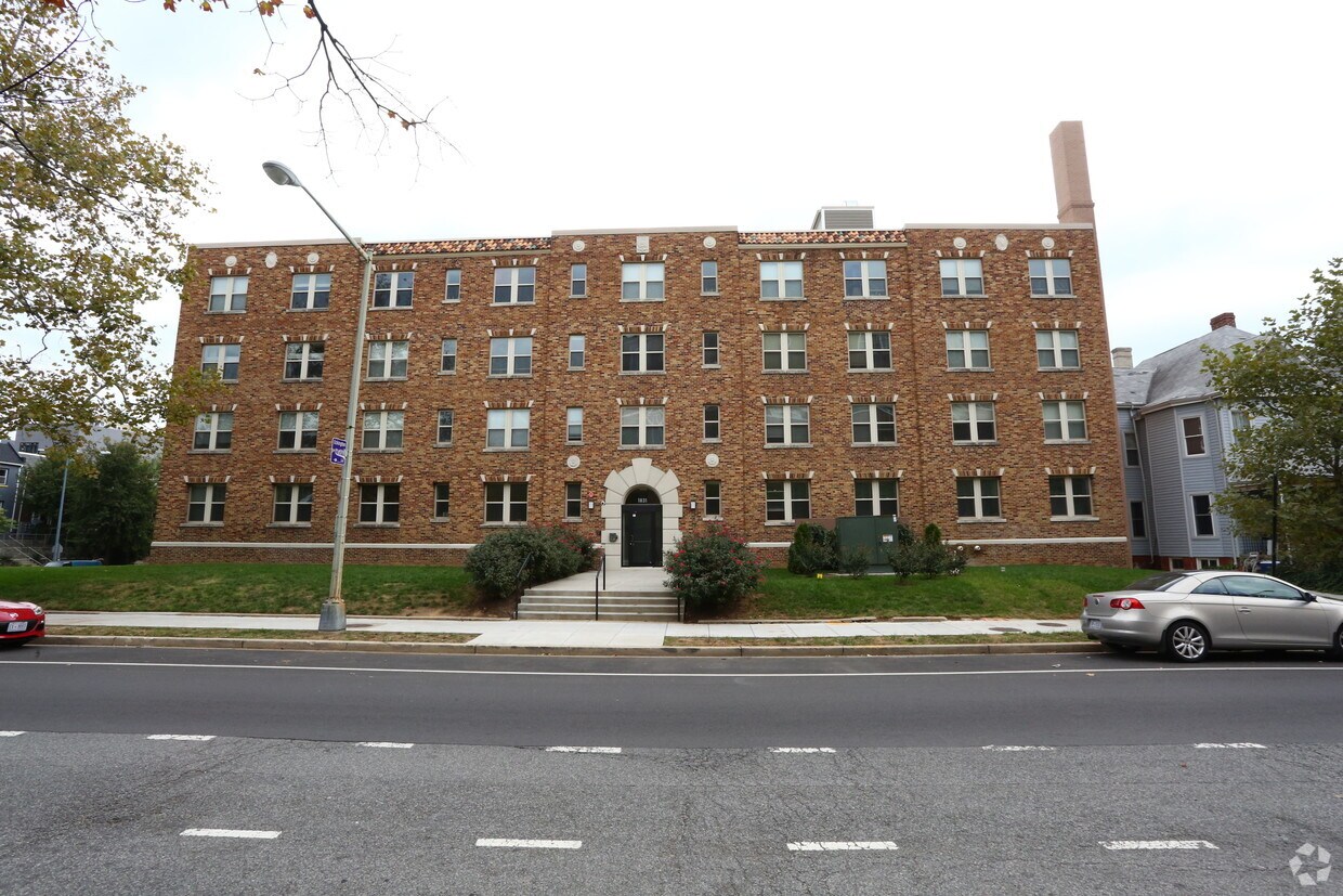 Building Photo - 1831 2nd St NE