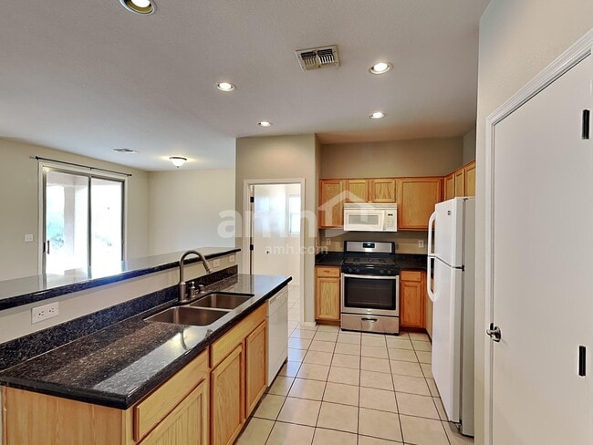 Building Photo - 3621 W Avenida Vera Cruz