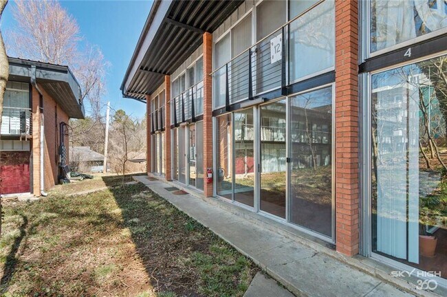 Building Photo - 12 Hill Ave