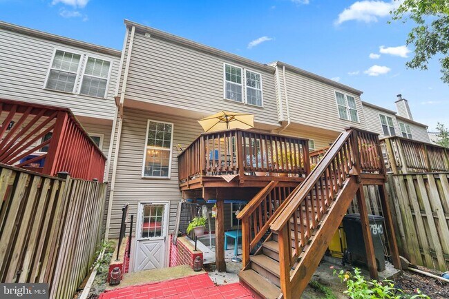 Foto del edificio - 7840 Foxfarm Ln