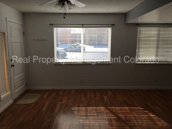 Foto del edificio - 9255 E Lehigh Ave