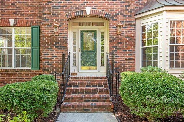 Building Photo - 908 Robinbrook Ln