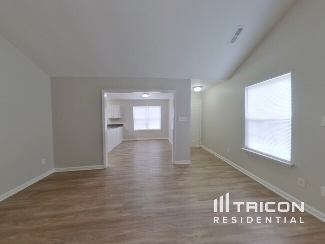 Building Photo - 4414 Cascade Dr