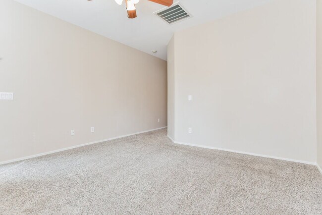 Building Photo - 15629 W MacKenzie Dr