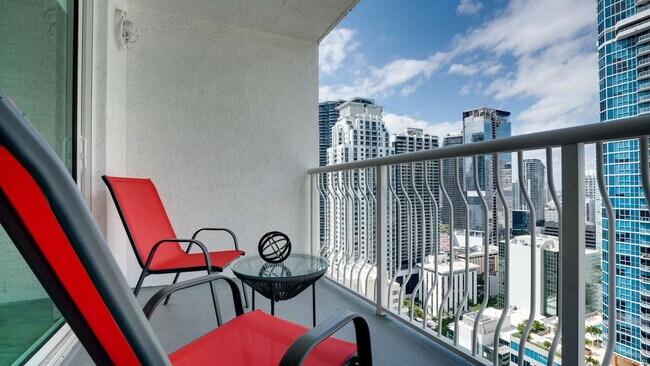 Foto del edificio - 1 SE 12th St