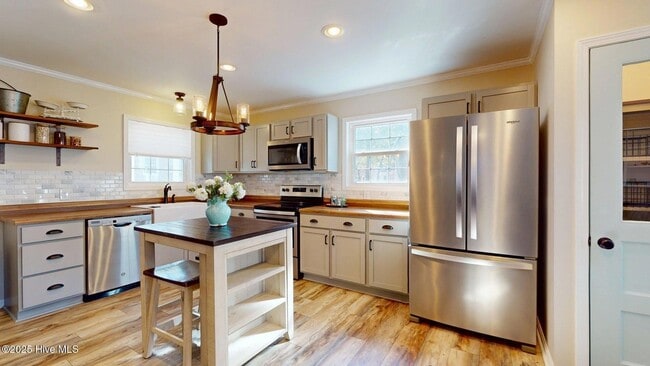 Building Photo - 202 Sheldon Rd