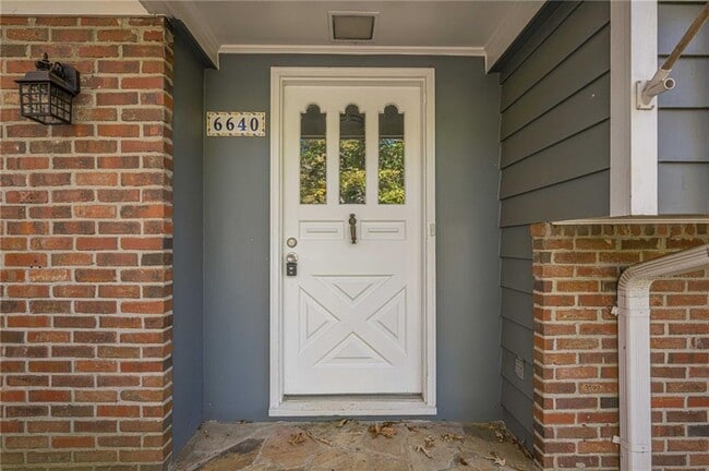 Building Photo - 6640 Williamson Dr NE