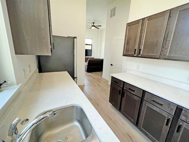 Foto del edificio - 5411 Bashford St