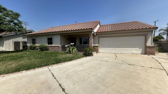 Building Photo - PRICE REDUCTION!!!! 3 Bedroom 2 Bath Home ...