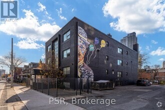 Building Photo - 256-256 Sherbourne St