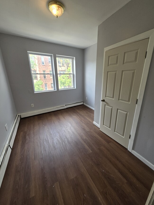 Building Photo - 40 Morton Pl