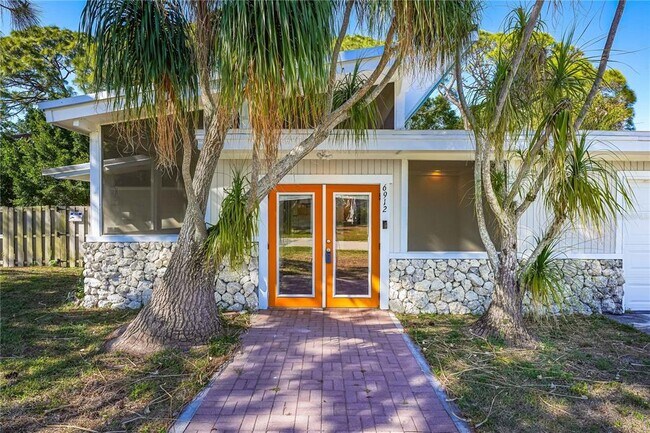 Building Photo - 6912 Alderwood Dr