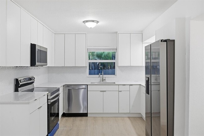 Foto del edificio - 465 NE 165th St