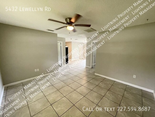 Building Photo - 5432 Lewellyn Rd