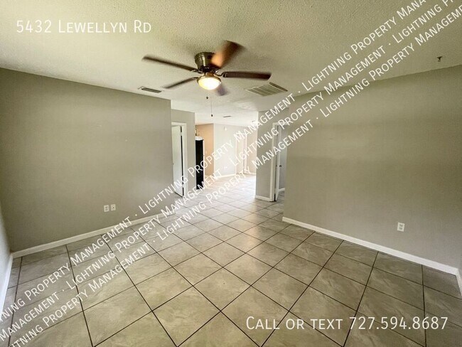 Foto del edificio - 5432 Lewellyn Rd