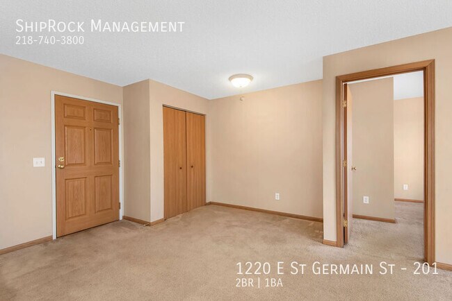 Foto del edificio - 1220 E St Germain St