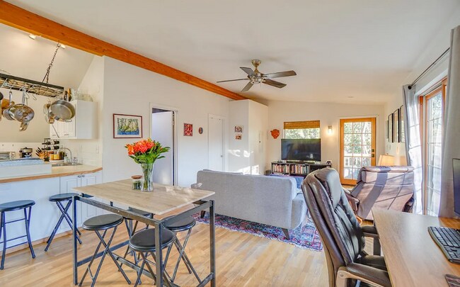 Foto del edificio - 3440 SW Falcon St