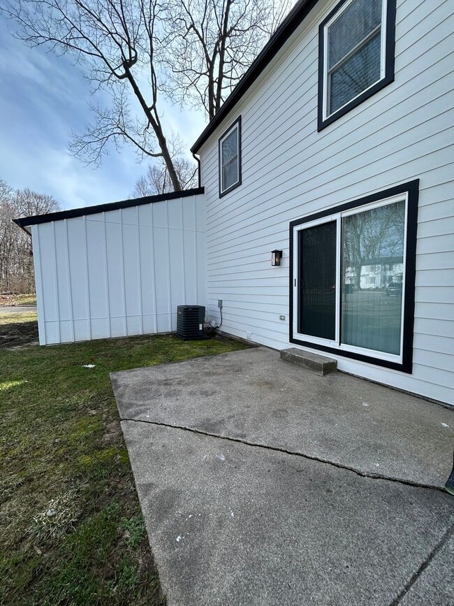 Building Photo - Beautifully Redone 3-Bedroom, 1.5-Bathroom Condo with Attached Garage – $1,725/Month (Lawn Care &...