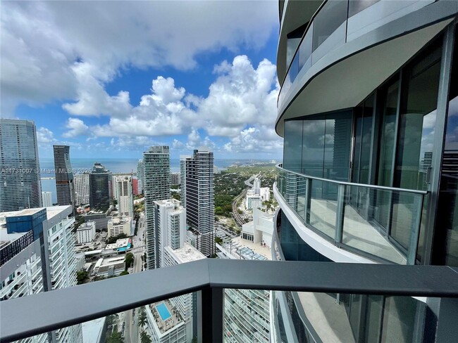 Building Photo - 1000 Brickell Plaza