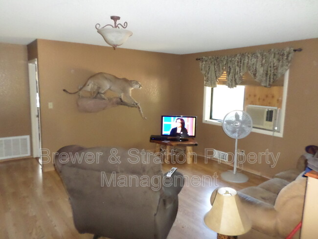 Foto del edificio - 1205 N Sunshine Ln