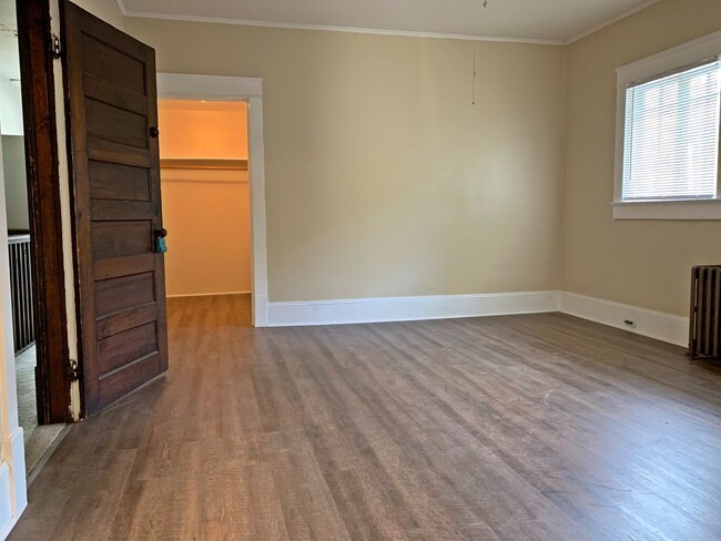 Building Photo - Studio apartment in a great location.