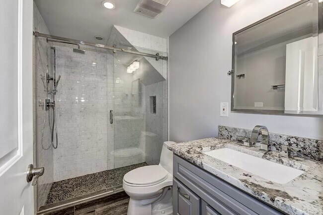 Bathroom - 4114 Chesapeake St NW