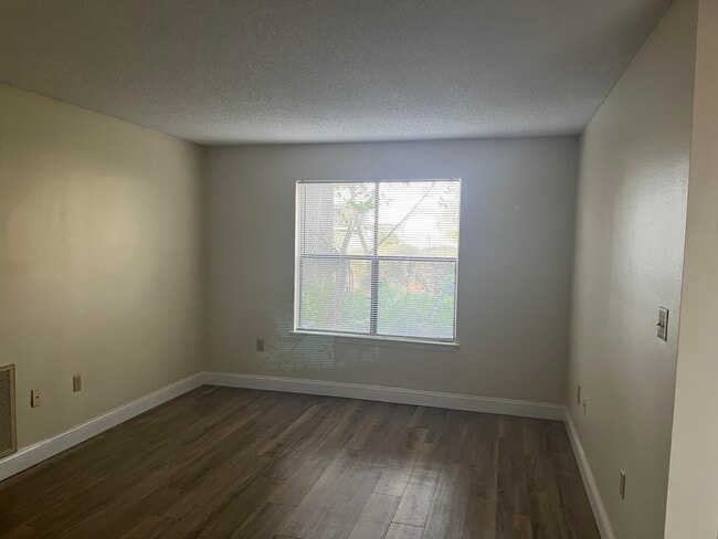 Building Photo - 225 S Tropical Trail