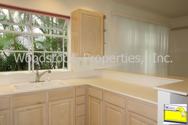 Foto del edificio - 1350 Moanalualani Pl