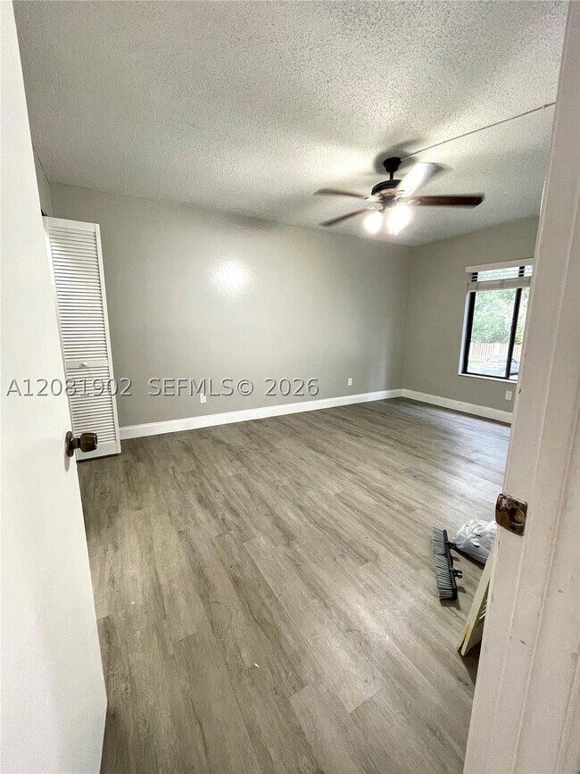 Building Photo - 8215 Sun Spring Cir