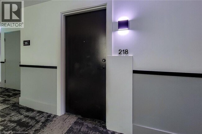 Photo du bâtiment - 600 N Service Rd