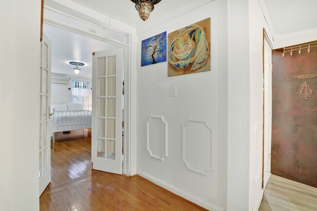 Walkway. - 545A Lafayette Ave