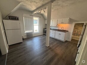 Building Photo - 1395 S 900 E