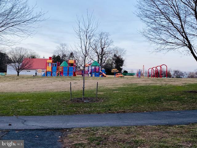 Building Photo - 226 Summit Hall Rd