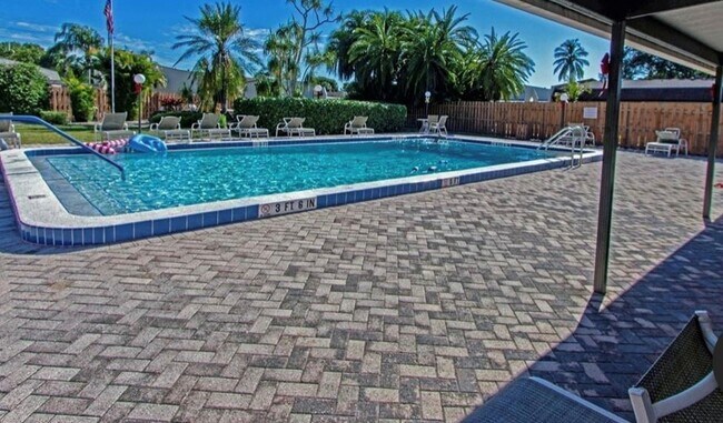 Pool area - 6300 S Pointe Blvd