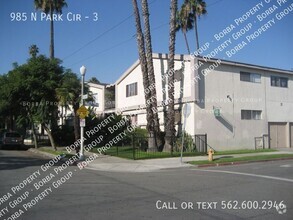 Building Photo - 985 N Pk Cir