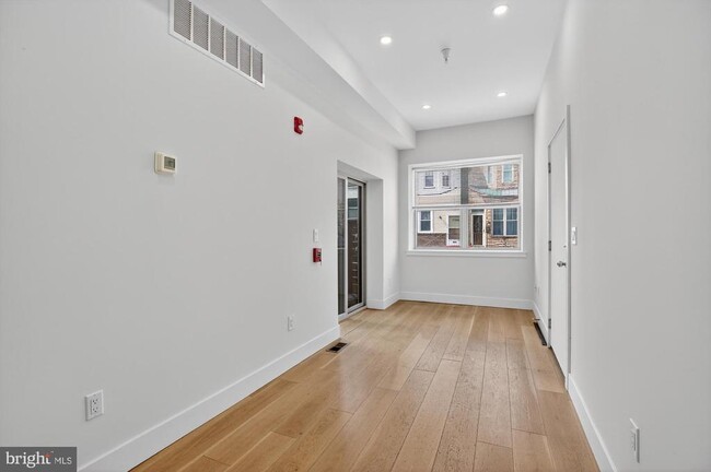 Foto del edificio - 1702 Point Breeze Ave