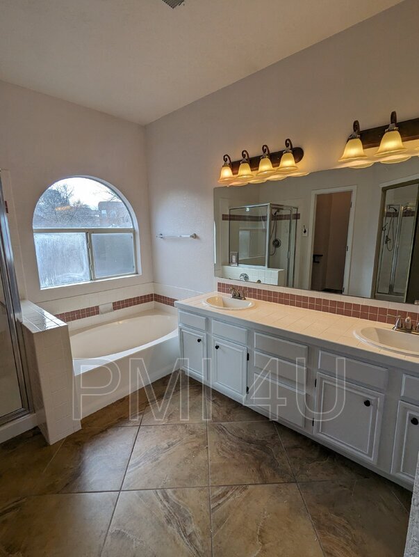 Foto del edificio - 8504 Ashton Pl NE