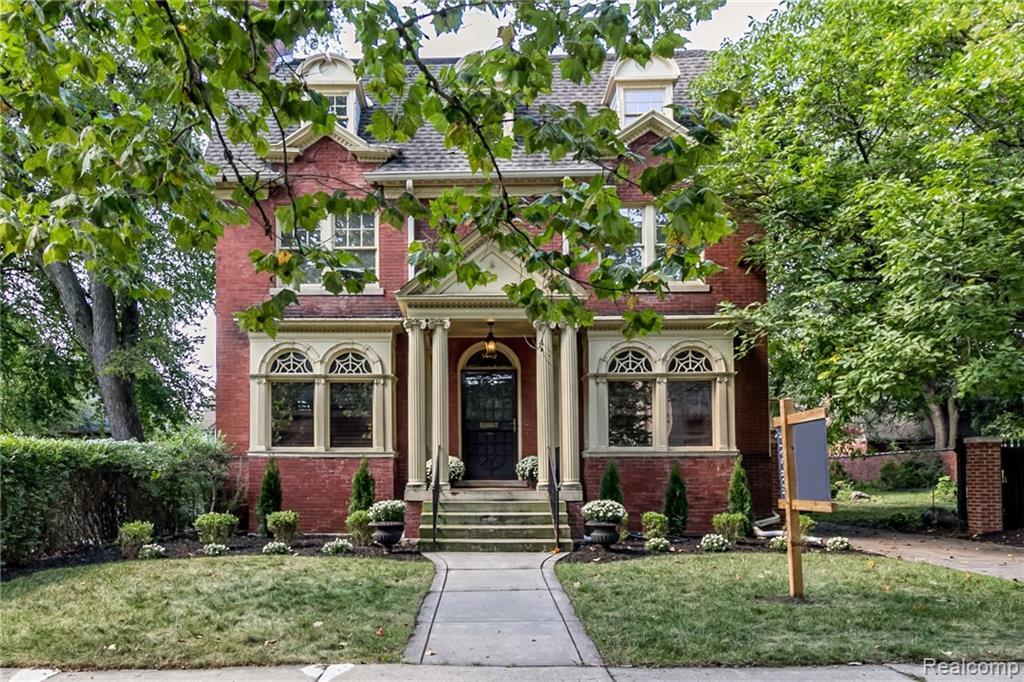 Primary Photo - 1005 Iroquois Ave