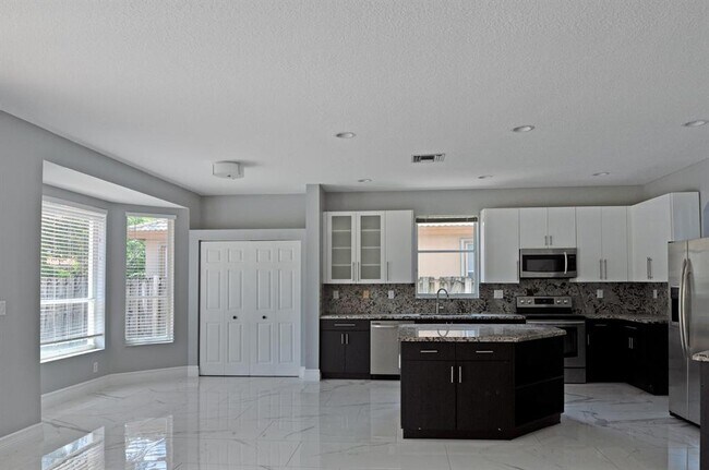 Building Photo - 12522 NW 18th Mnr