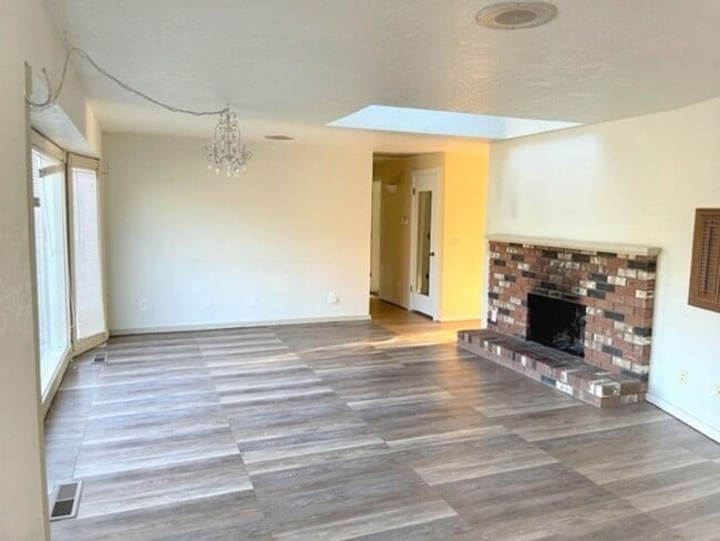 Foto del edificio - 730 Telegraph Rd