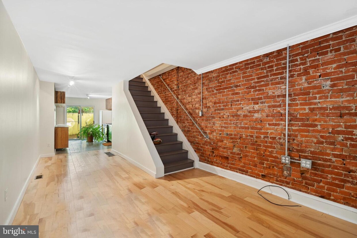 Foto principal - 1363 Crease St