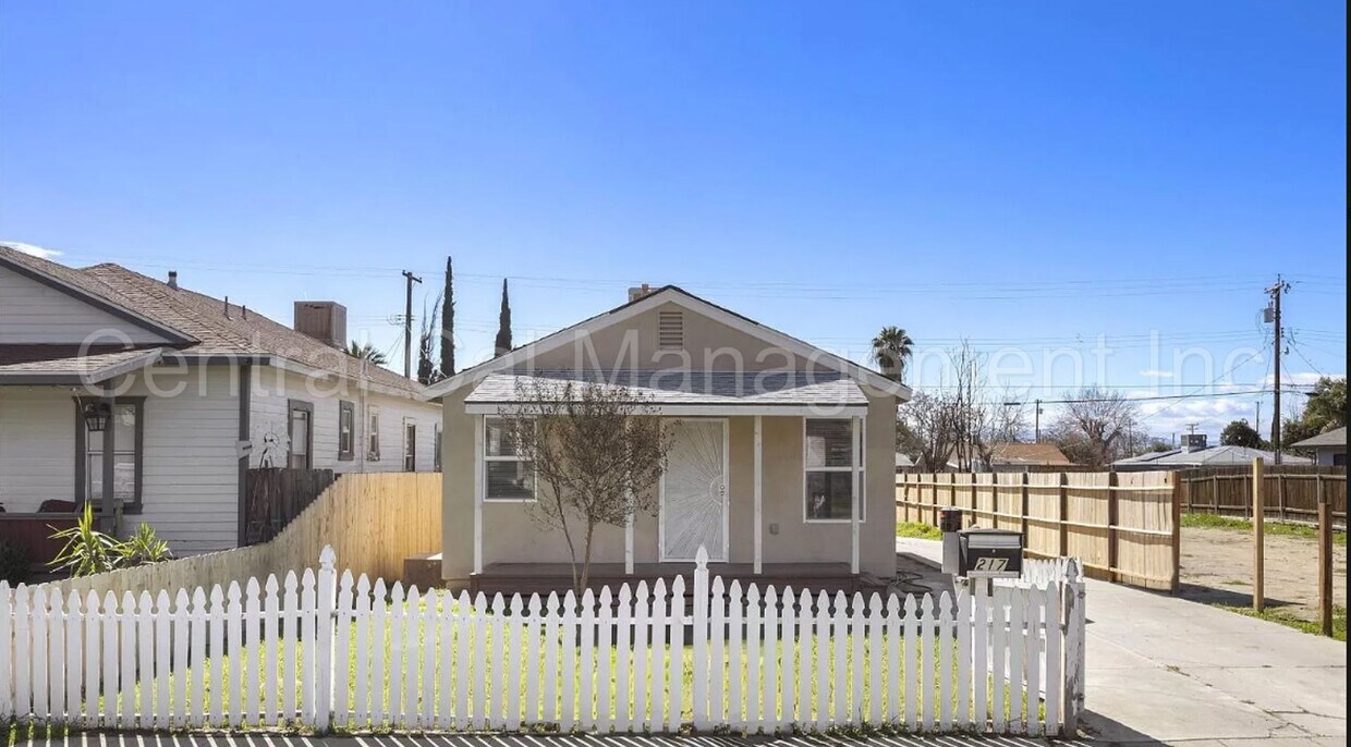 Foto principal - 2 Bedroom/1 Bath Home - $1395 Per Month!