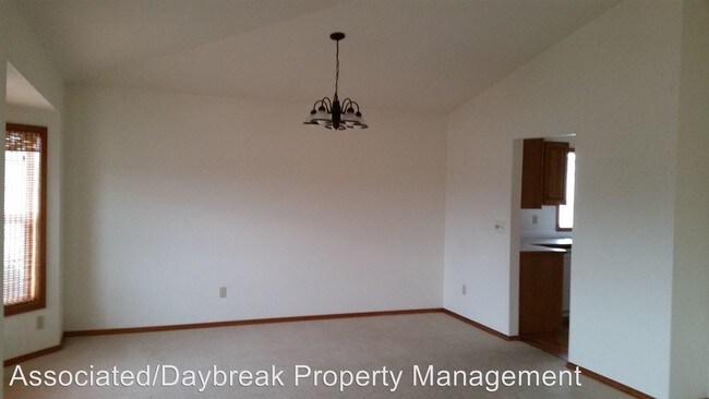 Building Photo - 3 br, 2 bath House - 5047 N. Sky Vista
